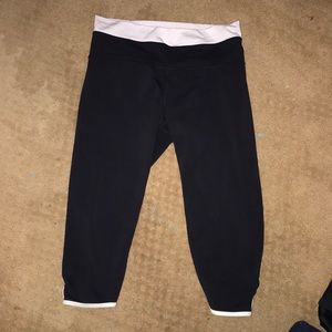 Black and White Lululemon capri’s